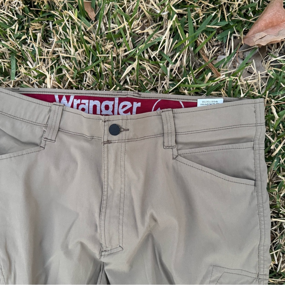 Wrangler Ozark Stretch Cargo Pants | Tan | 38x30 | Like New